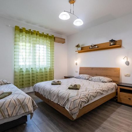 Vila Veronika 2 Pula Exteriör bild