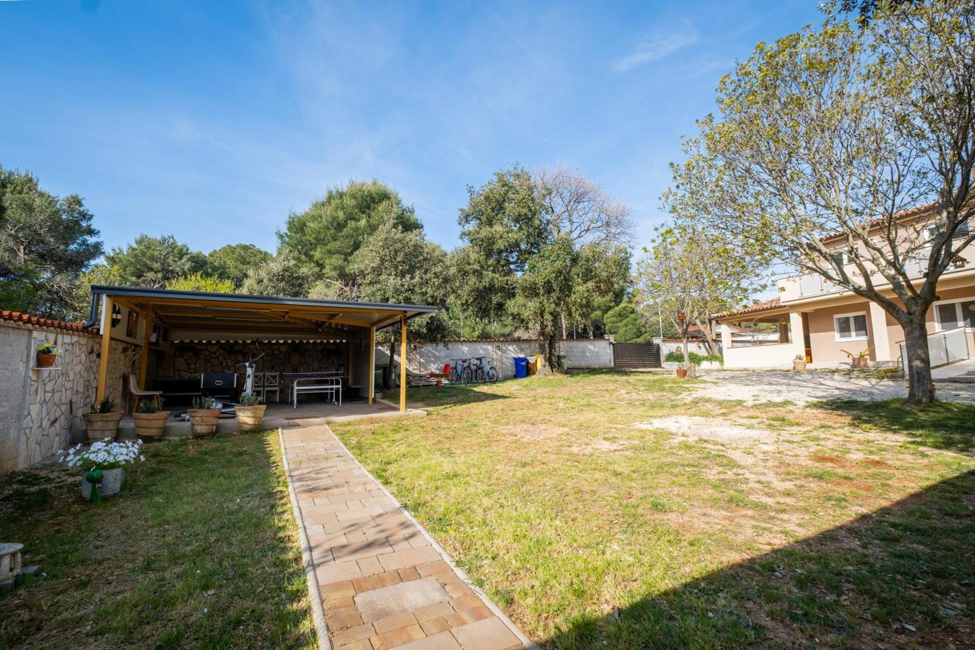 Vila Veronika 2 Pula Exteriör bild